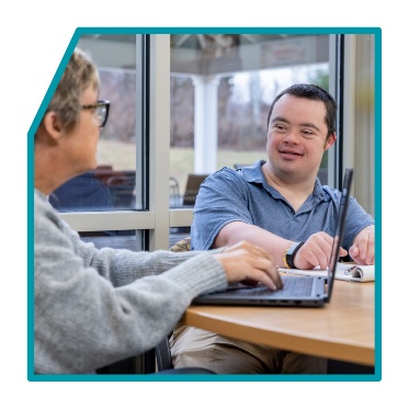 2 people using a laptop.