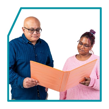 2 people reading a document.